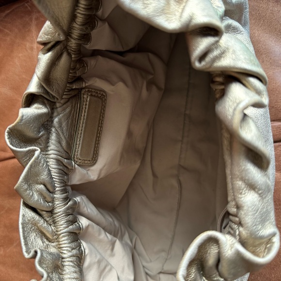 Antique gold/ bronze shoulder bag by Cole Haan from early 2000s - Picture 4 of 6